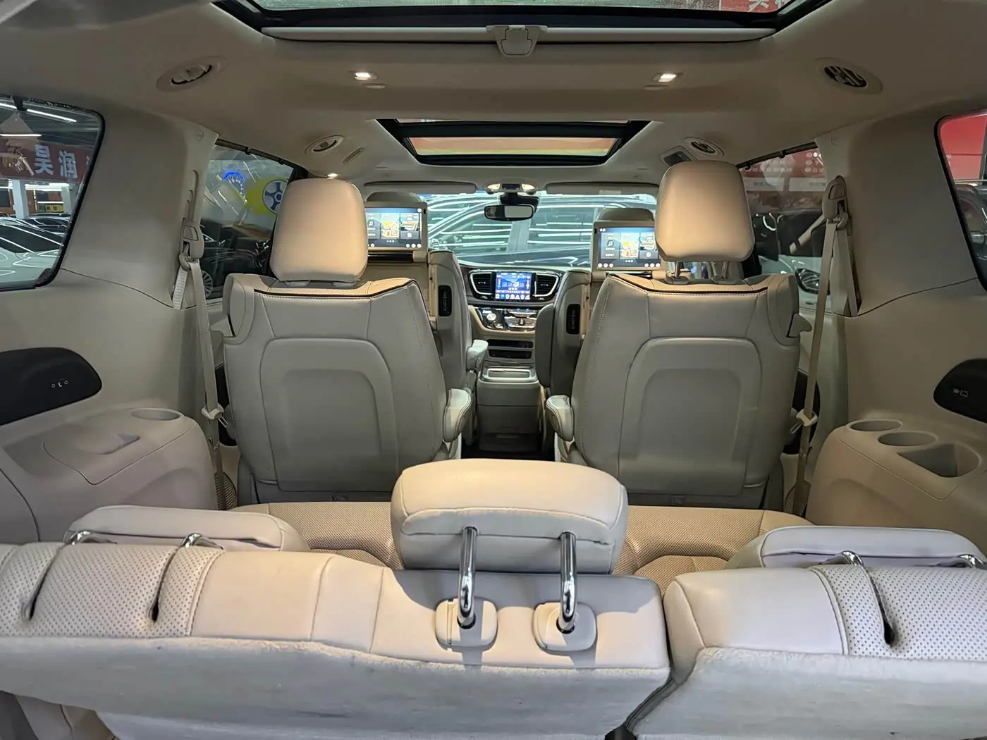 Chrysler Grand Voyager 2018 — Şəkil 13/17
