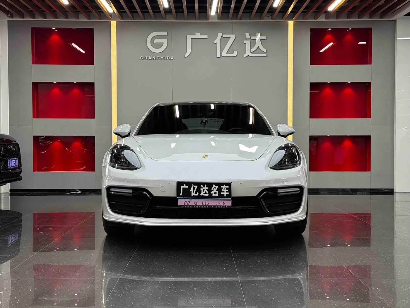 Porsche Panamera 2018 — Photo 2/20