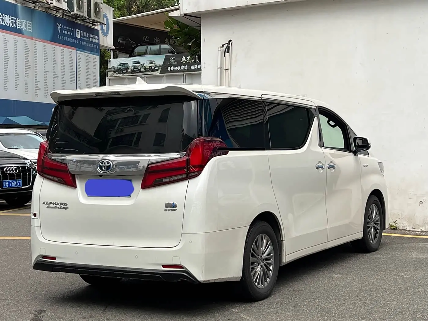 Toyota Alphard 2023 — Фото 9/18