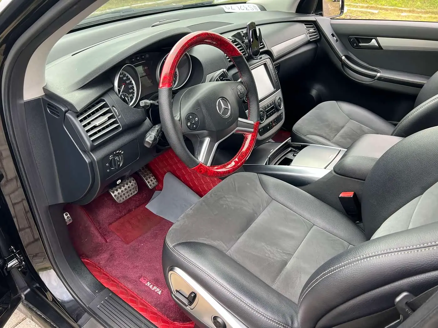 Mercedes-Benz R-Class 2016 — Photo 10/16
