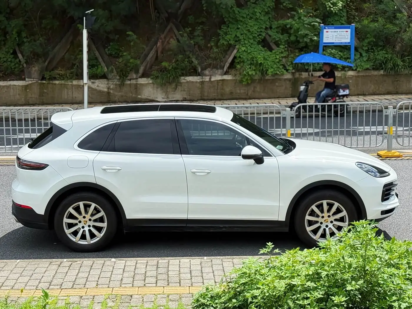 Porsche Cayenne 2022 — Photo 4/20
