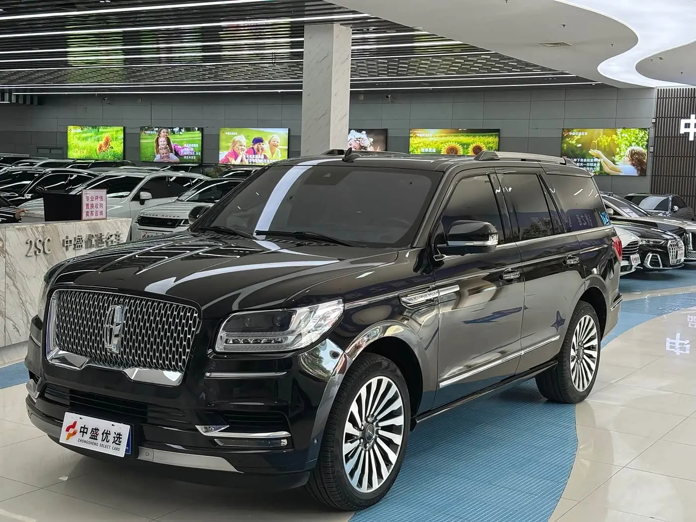 Lincoln Navigator 2021 — Photo 1/20
