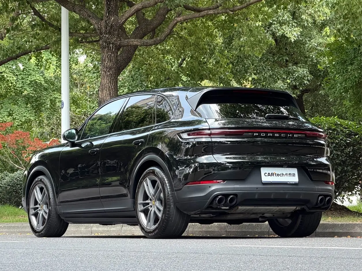 Porsche Cayenne 2023 — Photo 6/20