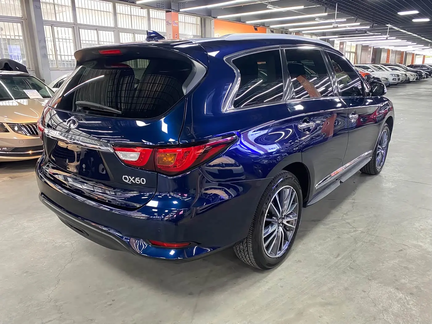 Infiniti QX60 2021 — Photo 5/20