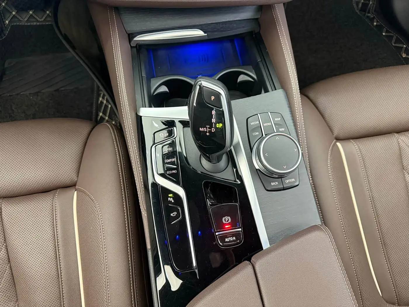 BMW 5 Series 2021 — Şəkil 9/18