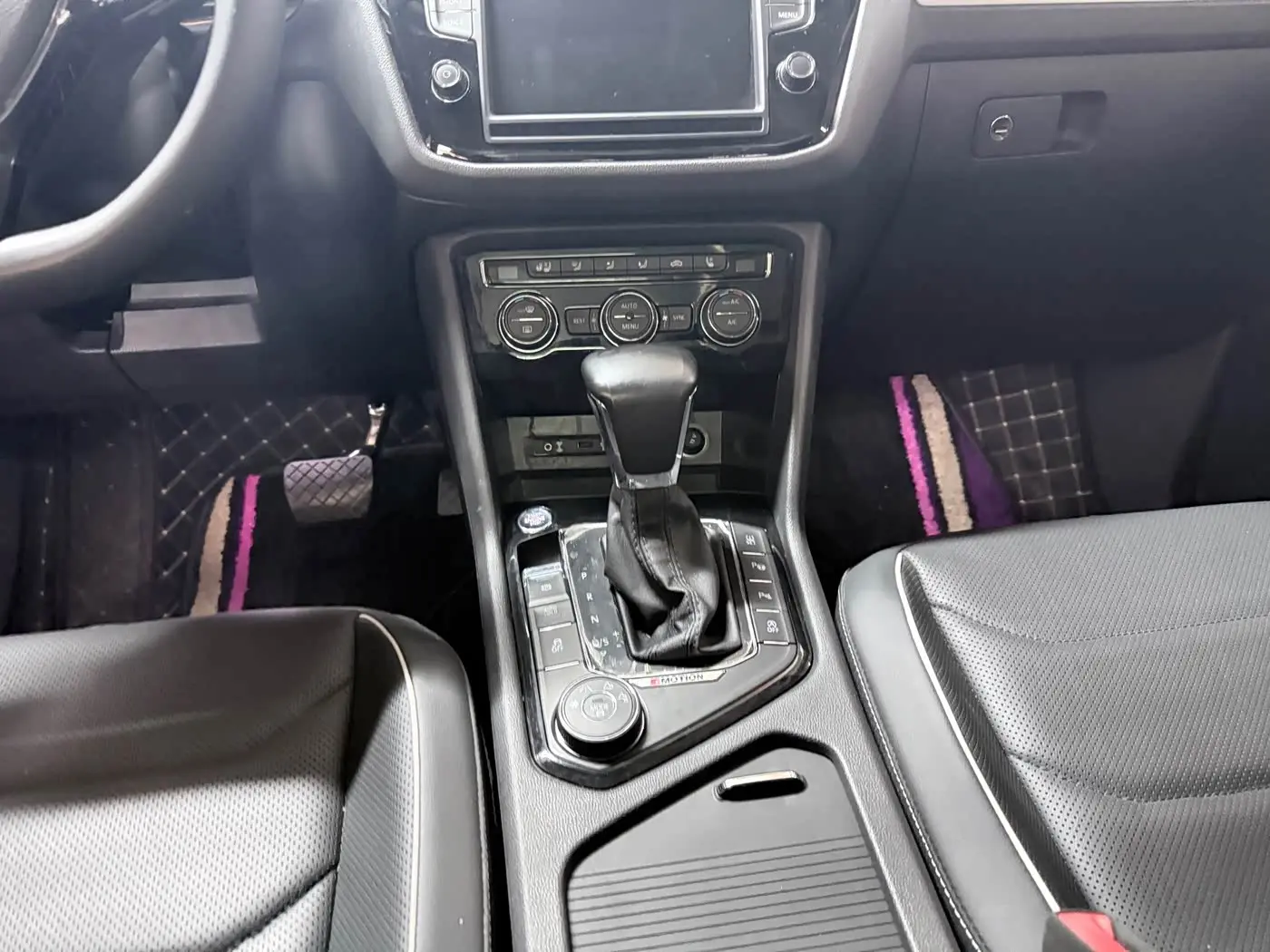 Volkswagen Tiguan L 2017 — Şəkil 16/20