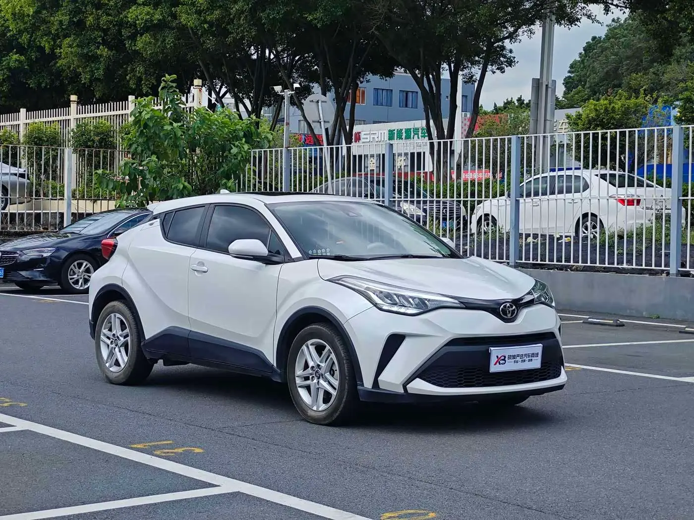 Toyota C-HR 2021 — Photo 6/17