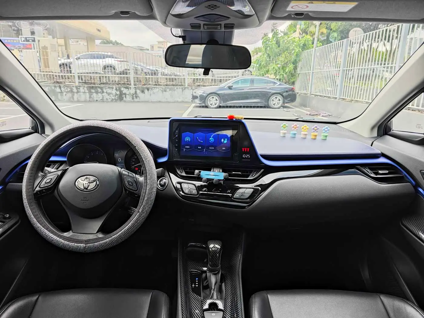 Toyota C-HR 2021 — Photo 8/17