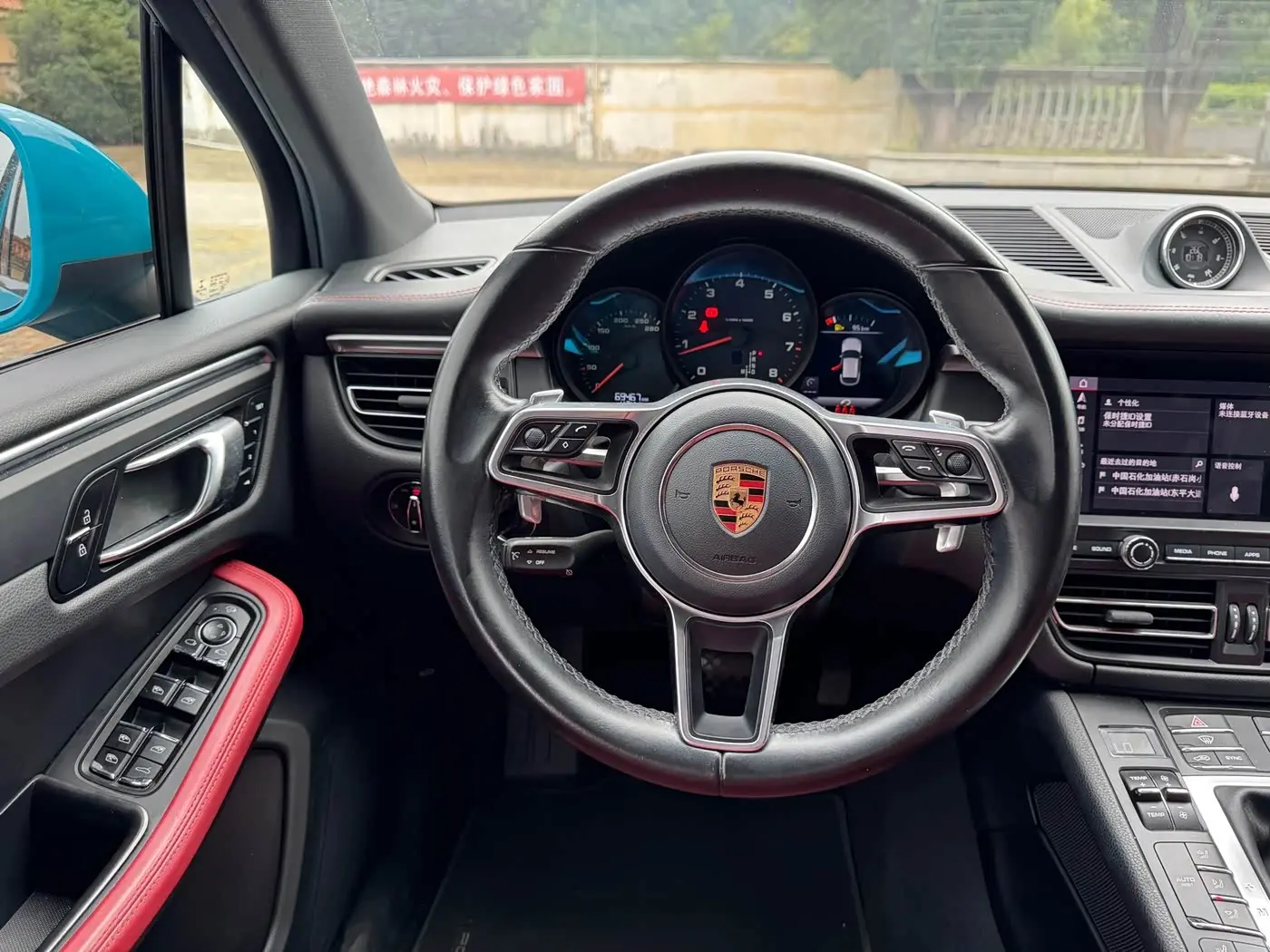 Porsche Macan 2021 — Photo 6/13