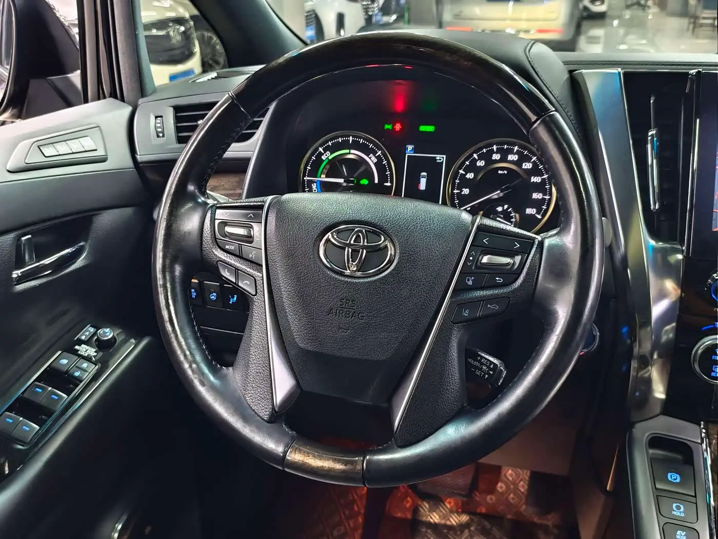Toyota Alphard 2021 — Şəkil 10/18