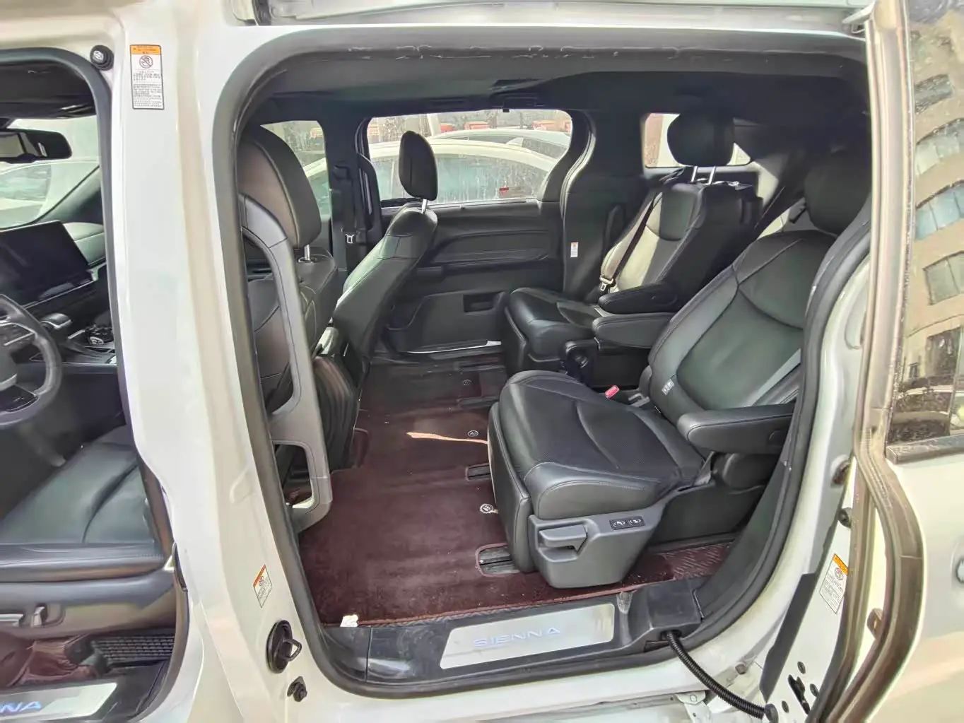 Toyota Sienna 2023 — Photo 6/15