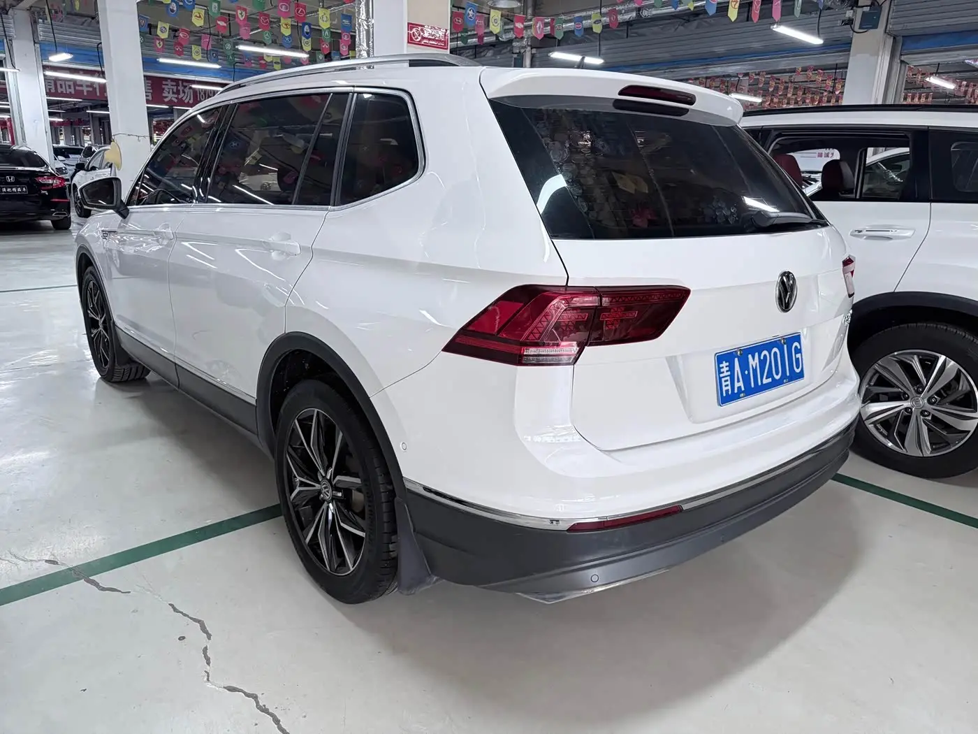 Volkswagen Tiguan L 2017 — Şəkil 17/20