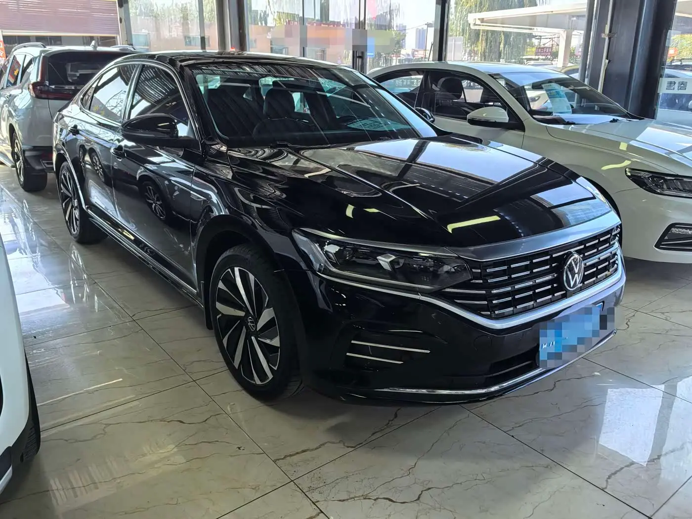 Volkswagen Passat 2023 — Фото 3/12