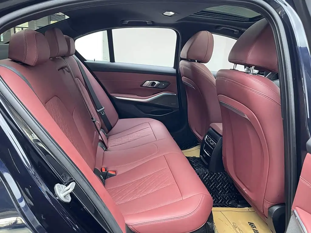 BMW 3 Series 2025 — Photo 14/20