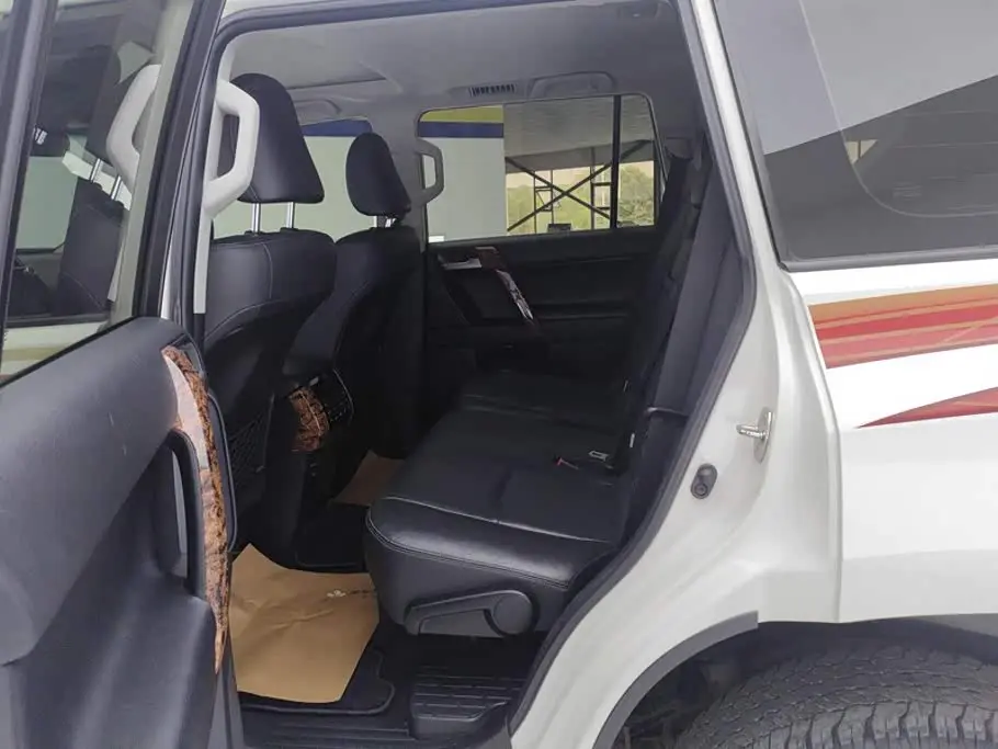 Toyota Prado 2019 — Photo 11/16