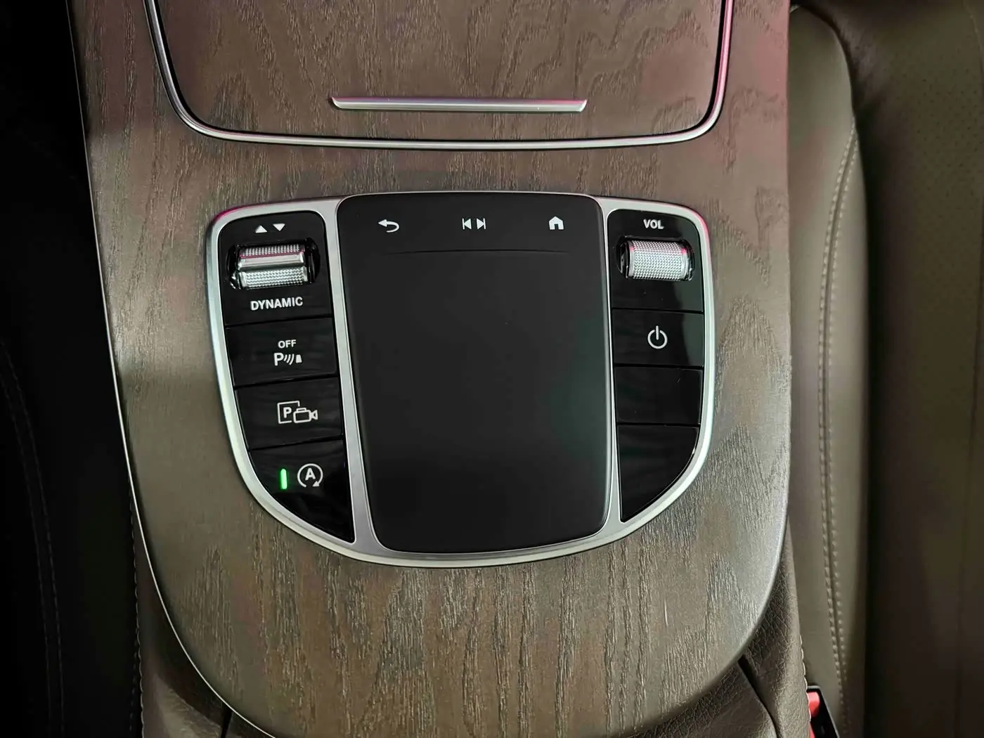 Mercedes-Benz E-Class 2021 — Photo 9/17