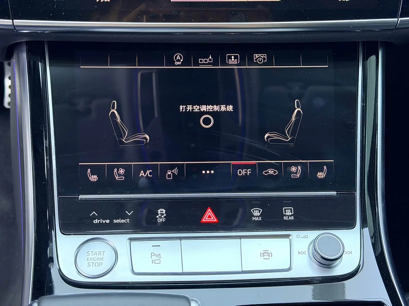 Audi A8 2020 — Фото 16/17