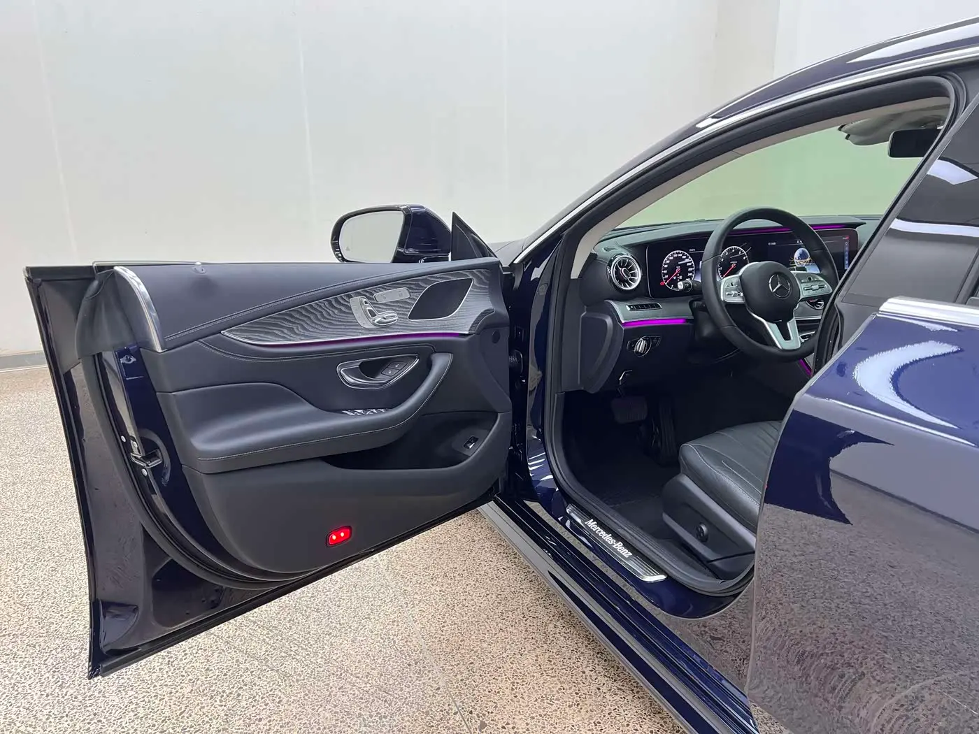 Mercedes-Benz CLS 2019 — Photo 8/20