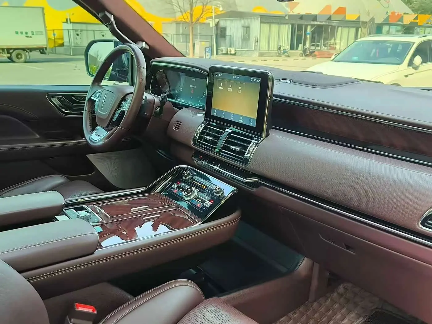 Lincoln Navigator 2021 — Photo 8/20