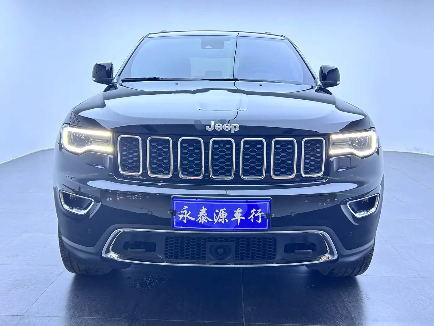 Jeep Grand Cherokee 2022 — Photo 2/19
