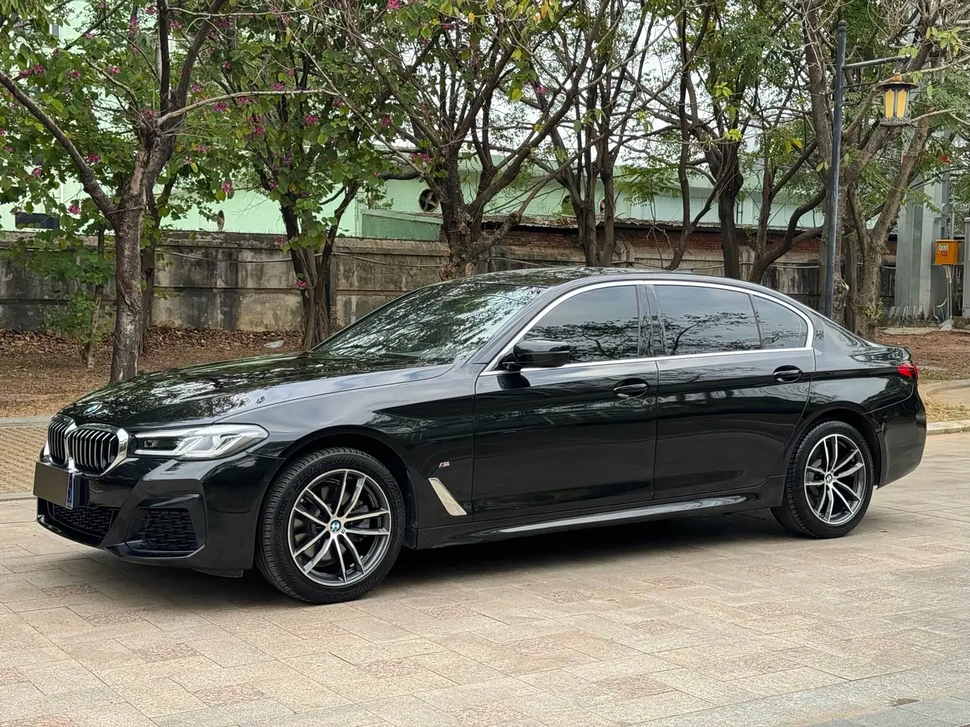 BMW 5 Series 2022 — Фото 1/16
