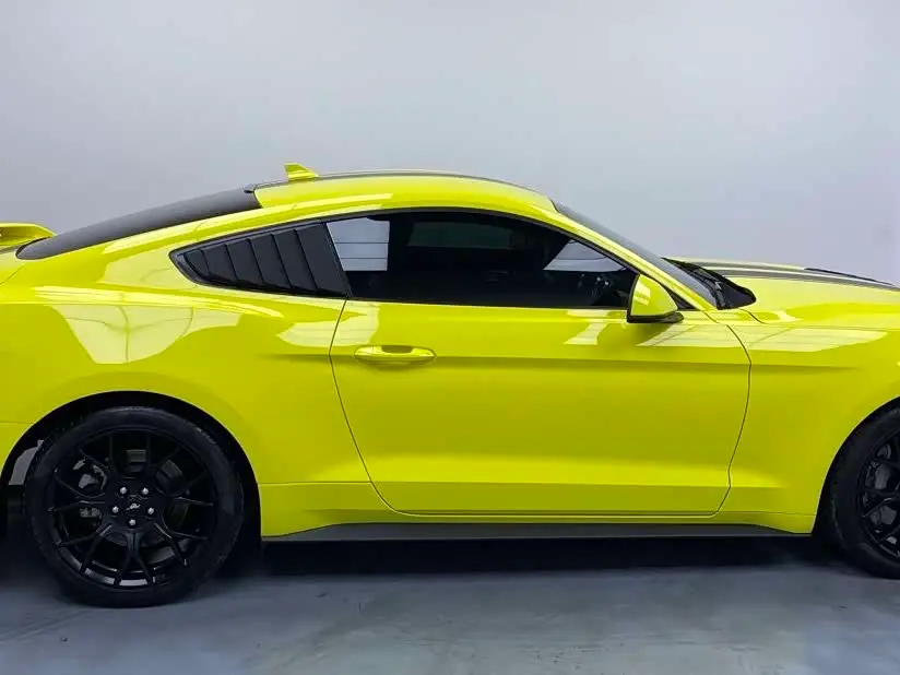 Ford Mustang 2022 — Photo 10/12