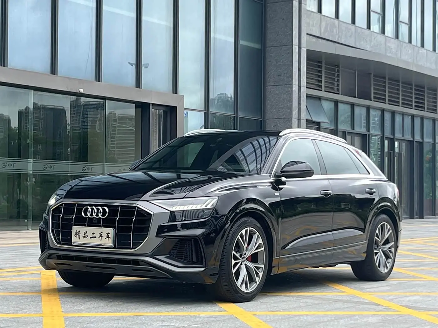 Audi Q8 2021 — Photo 1/15