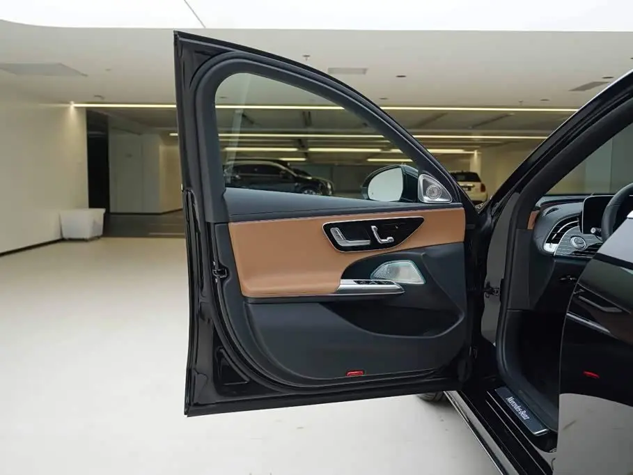 Mercedes-Benz E-Class 2025 — Фото 14/18