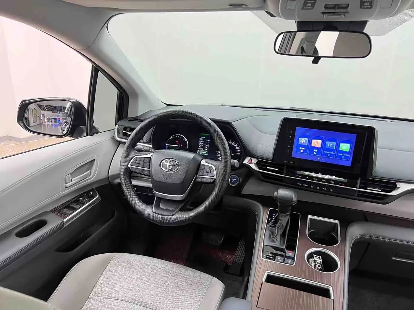 Toyota Sienna 2023 — Photo 16/20