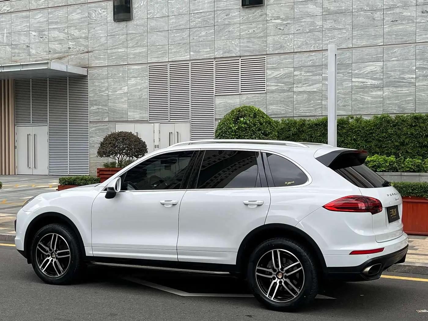 Porsche Cayenne 2016 — Фото 4/20