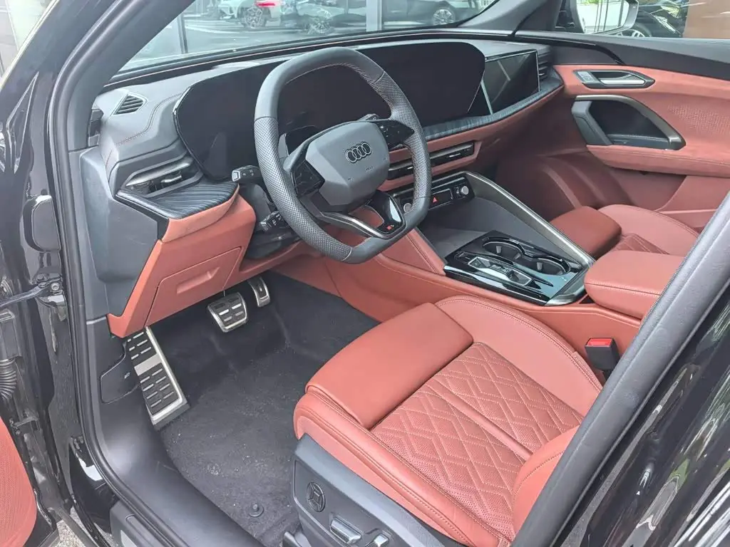 Audi Q5L 2025 — Photo 9/17