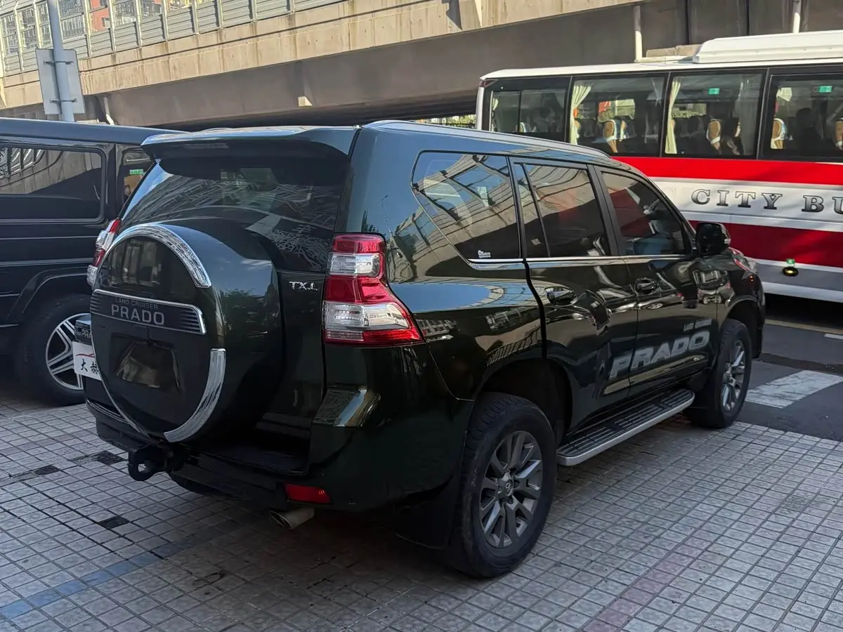 Toyota Prado 2017 — Photo 6/11