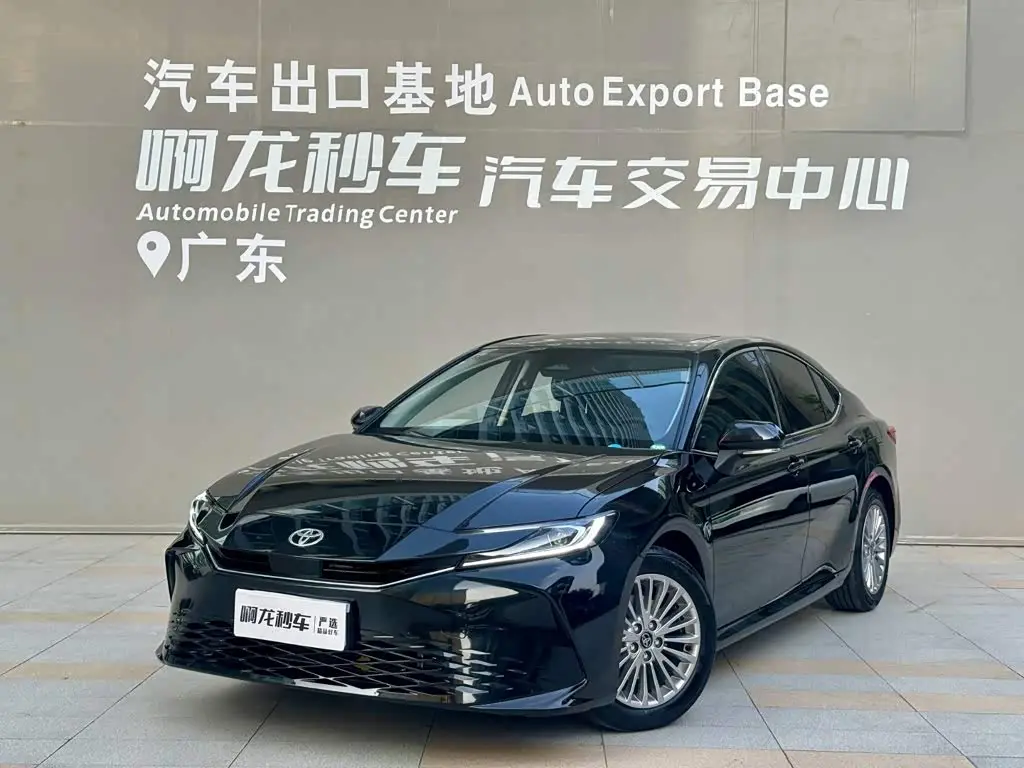 Toyota Camry 2026 — Фото 1/14
