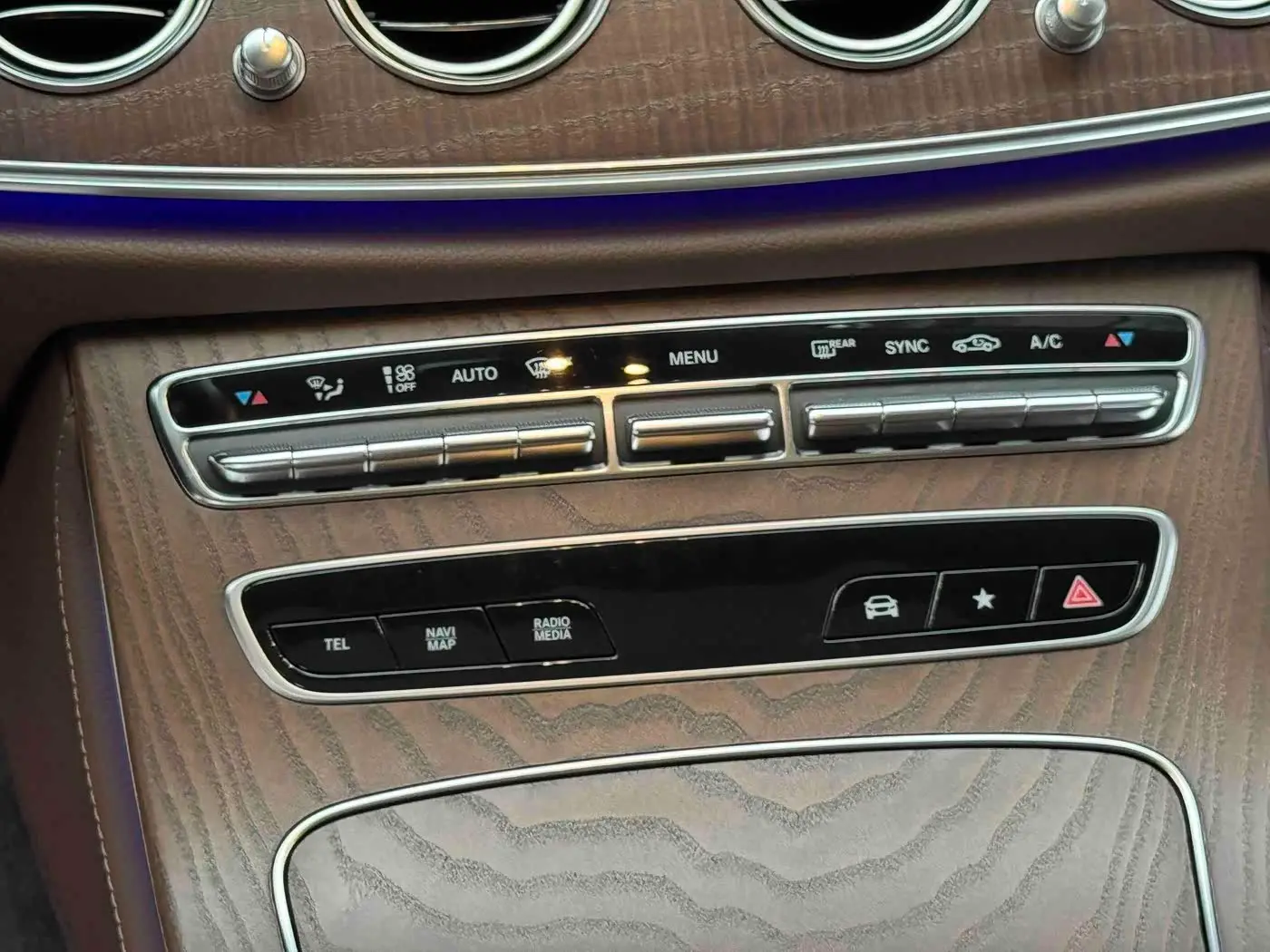 Mercedes-Benz E-Class 2022 — Фото 15/20