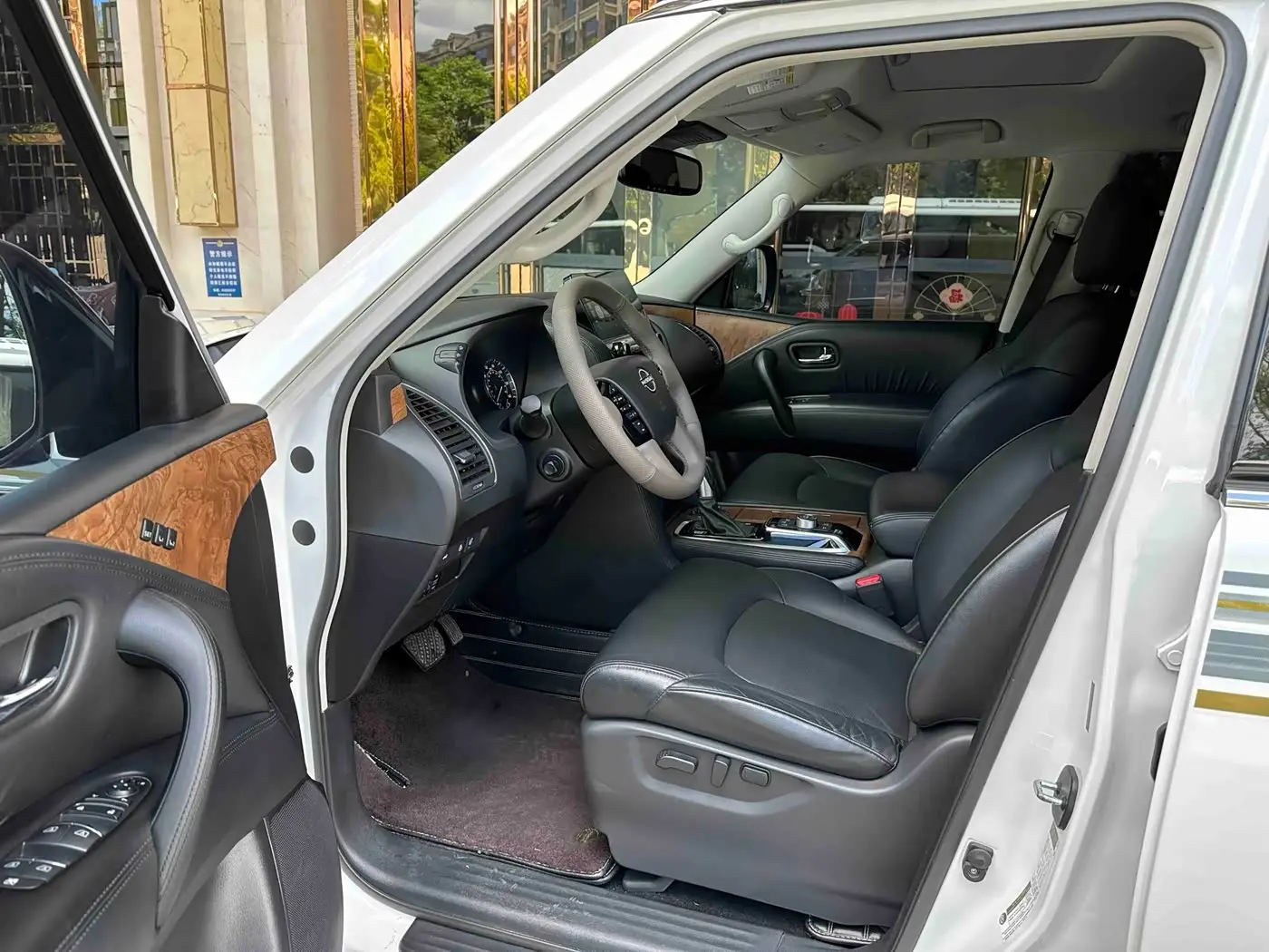 Nissan Patrol 2023 — Photo 10/16