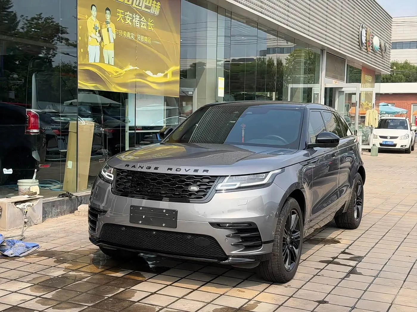 Land Rover Range Rover Velar 2022 — Фото 1/20