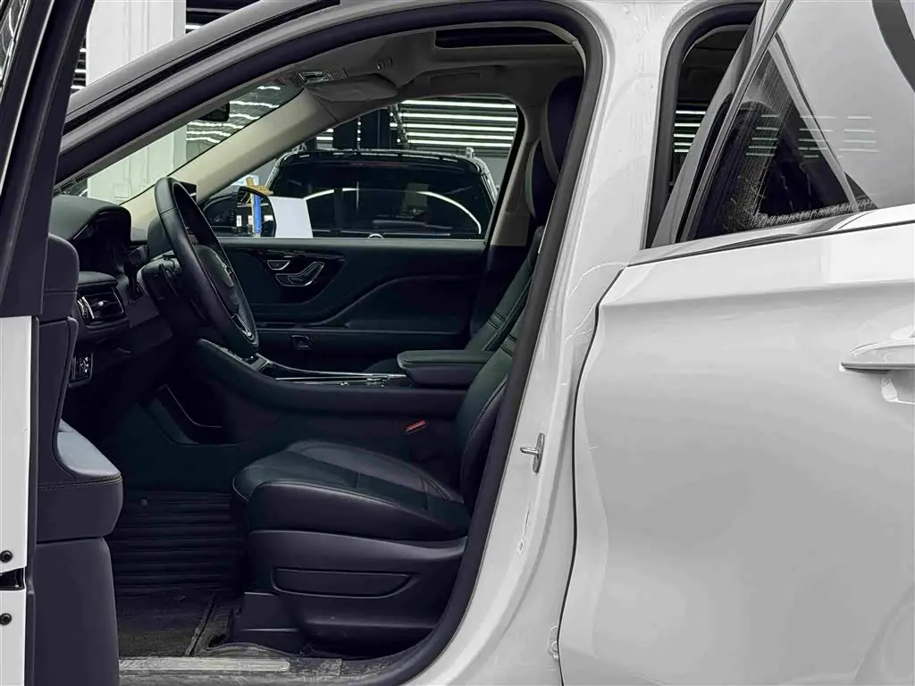 Lincoln Aviator 2023 — Photo 6/18