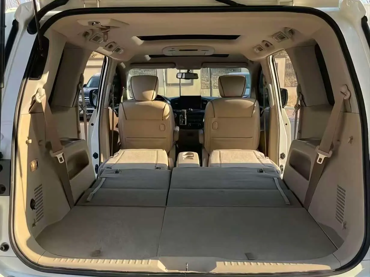 Nissan Quest 2017 — Şəkil 8/11