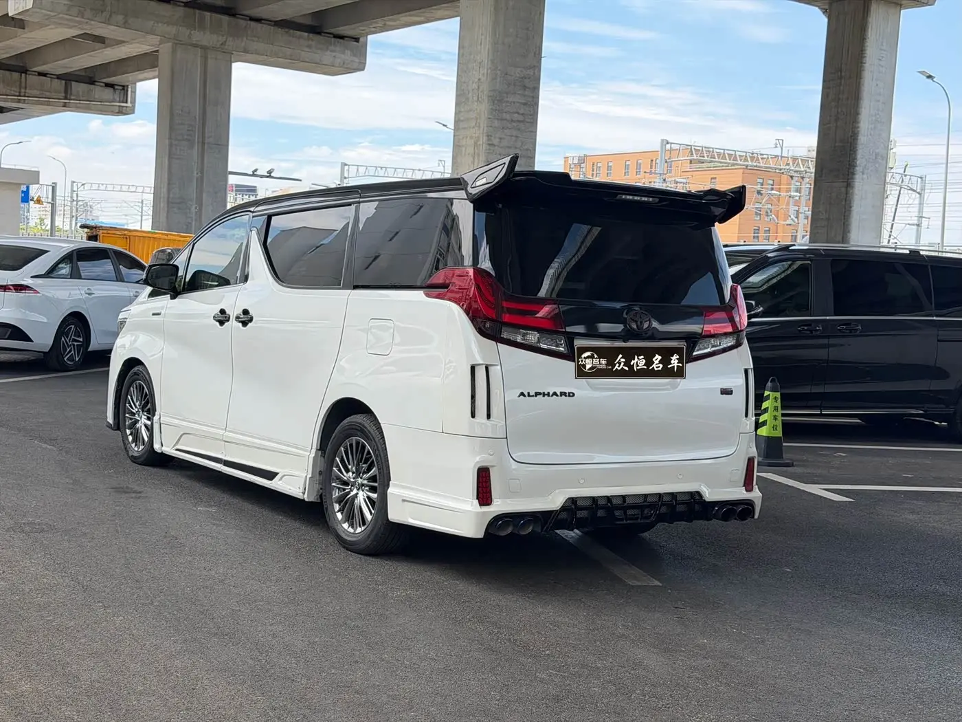 Toyota Alphard 2017 — Photo 5/20