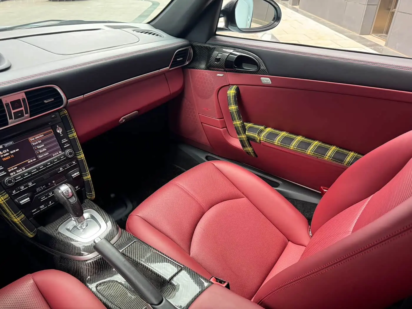 Porsche 911 2010 — Photo 18/20