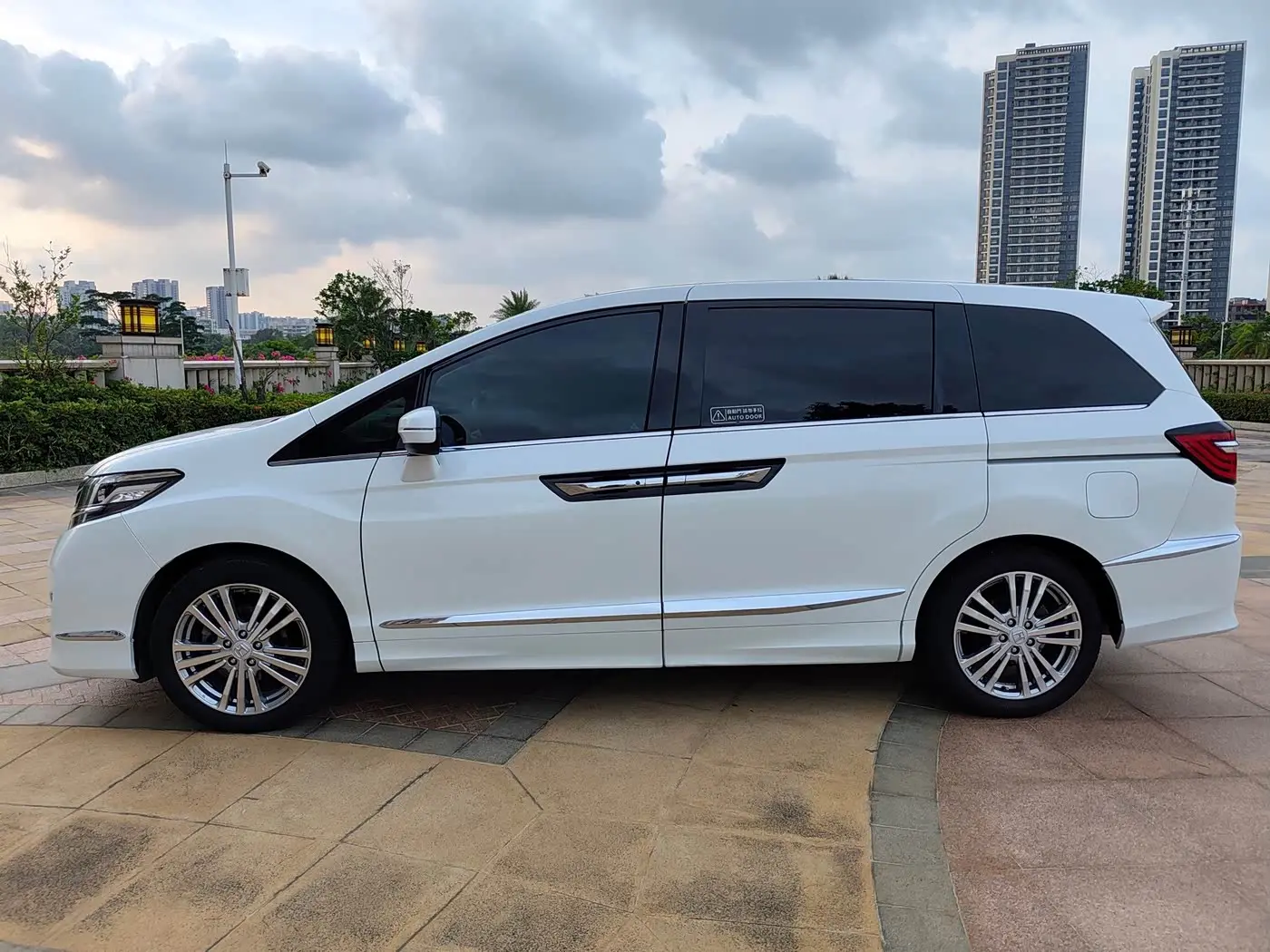Honda Elysion 2019 — Фото 3/9