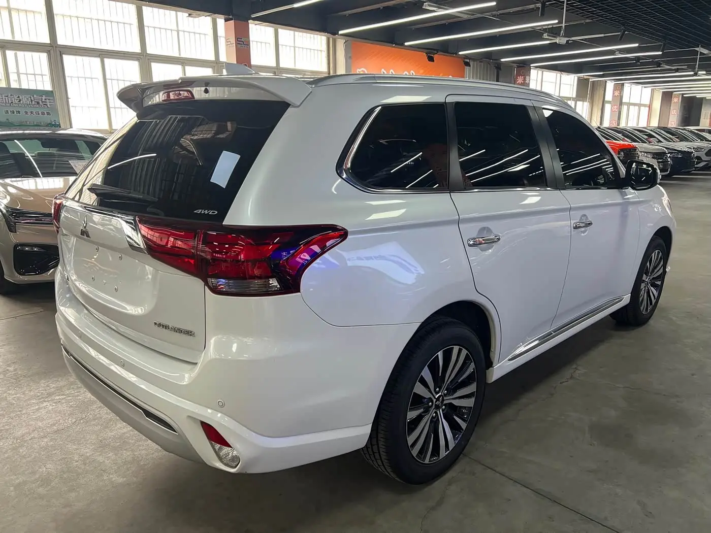 Mitsubishi Outlander 2021 — Şəkil 5/19