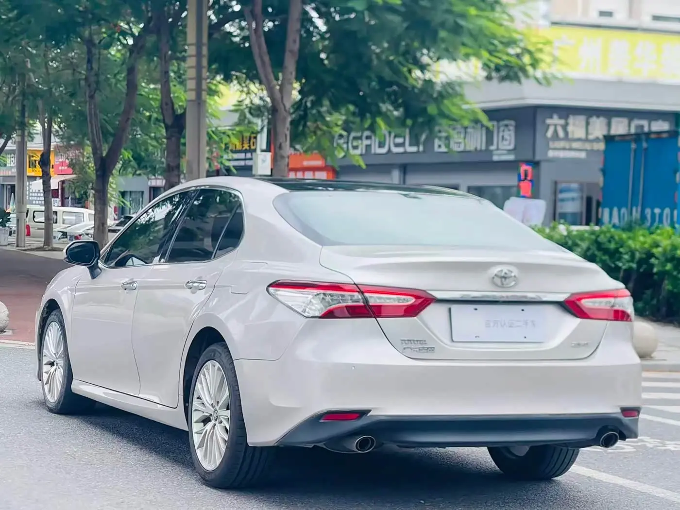 Toyota Camry 2019 — Фото 6/11