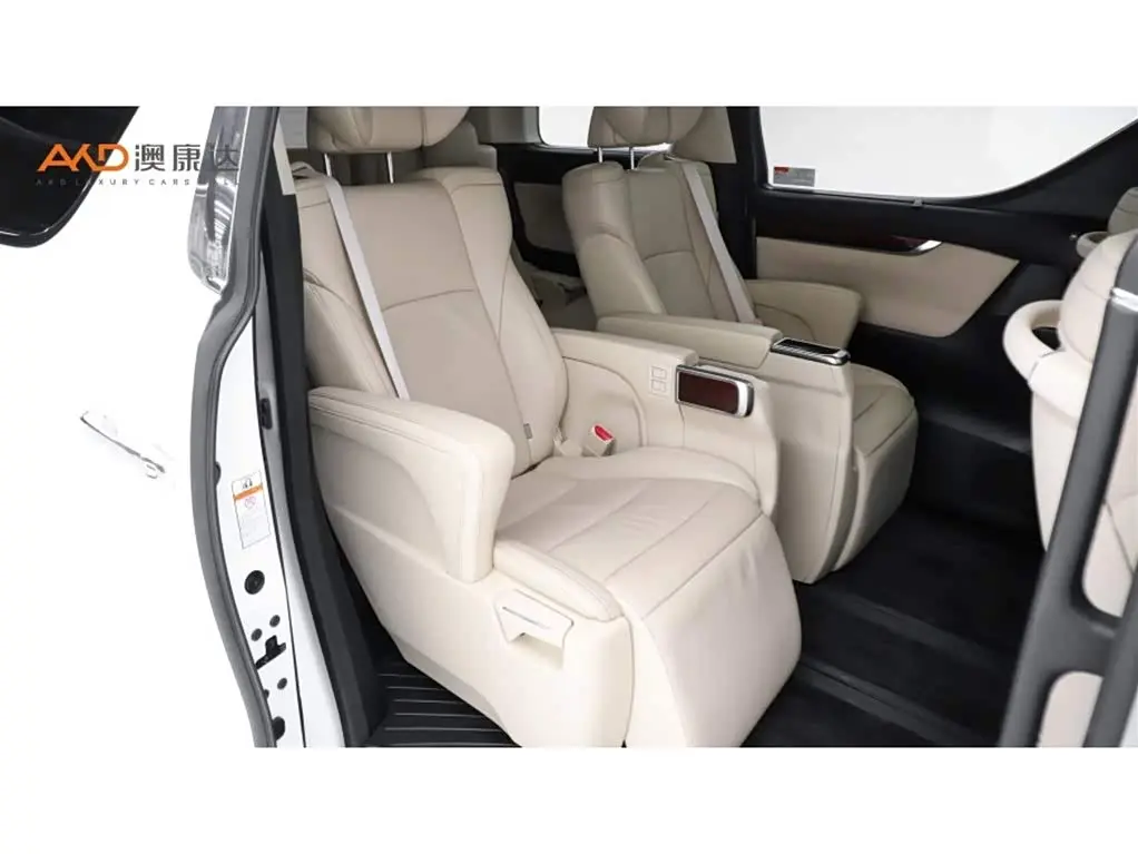 Toyota Alphard 2015 — Photo 8/11