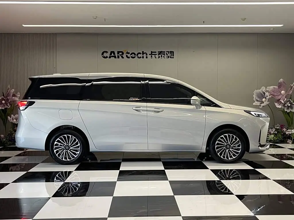 Buick GL8 New Energy 2025 — Фото 4/20