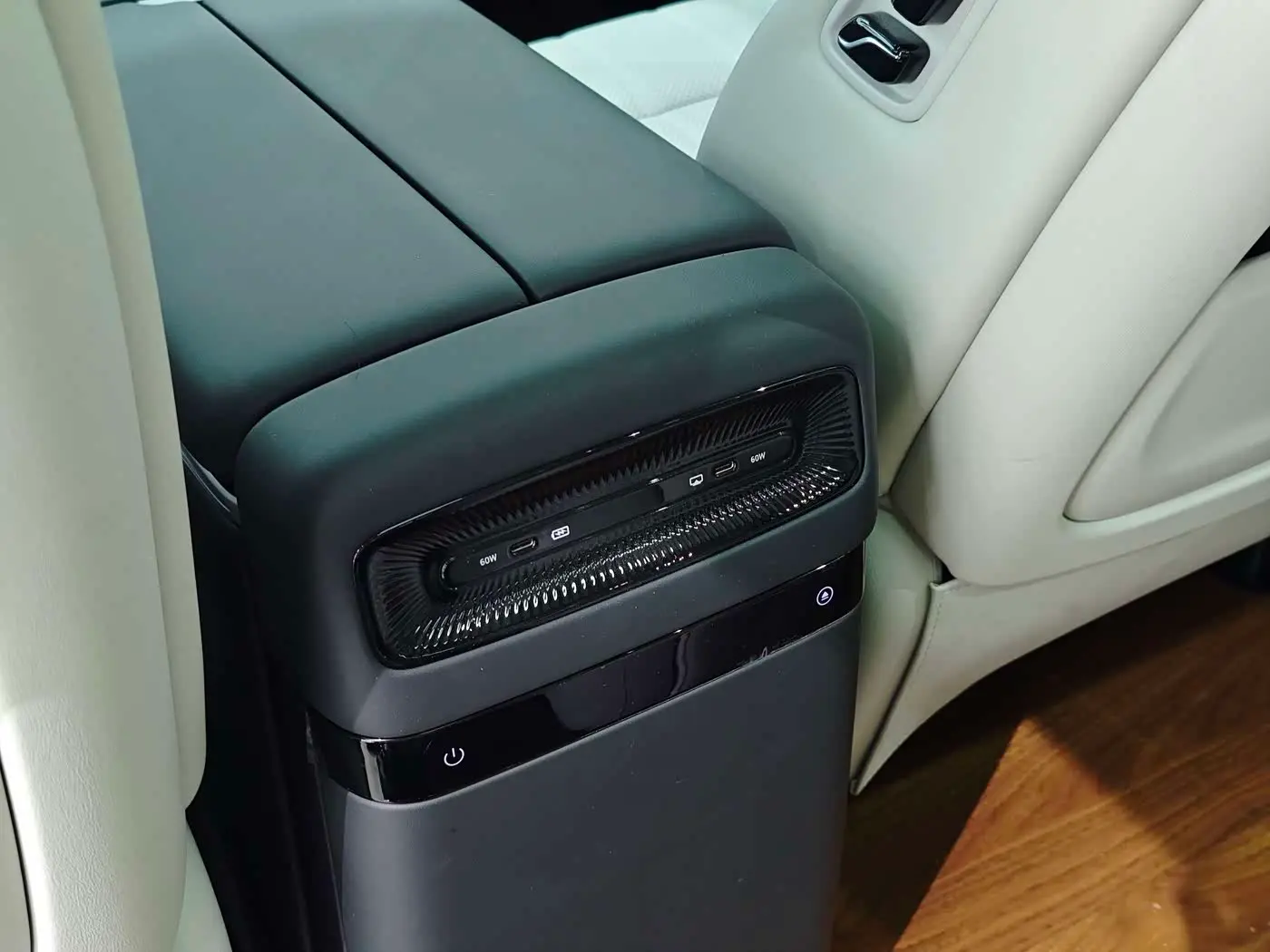 Voyah Auto Voyah Dreamer 2024 — Photo 15/20