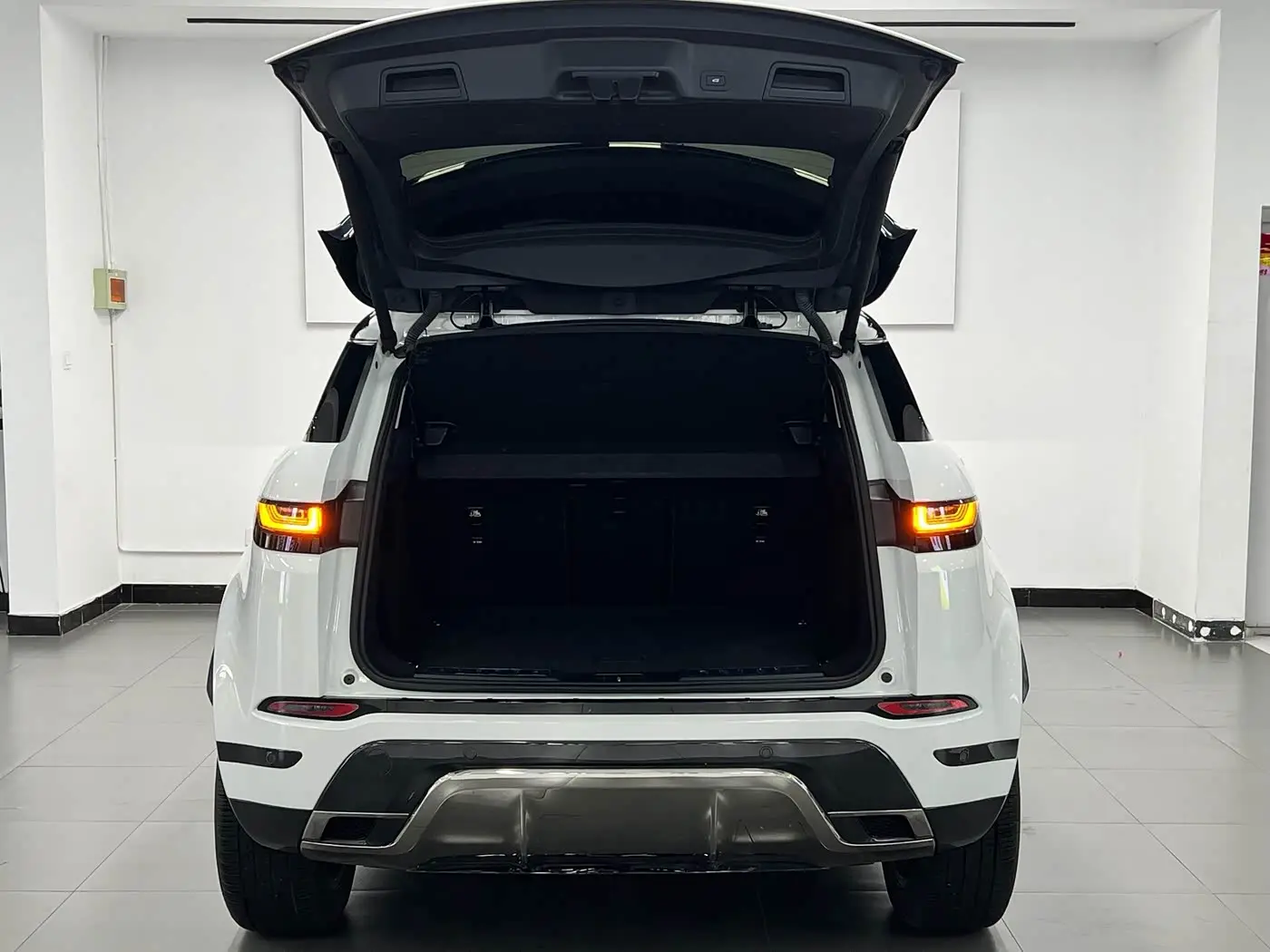 Land Rover Range Rover Evoque 2024 — Фото 13/20