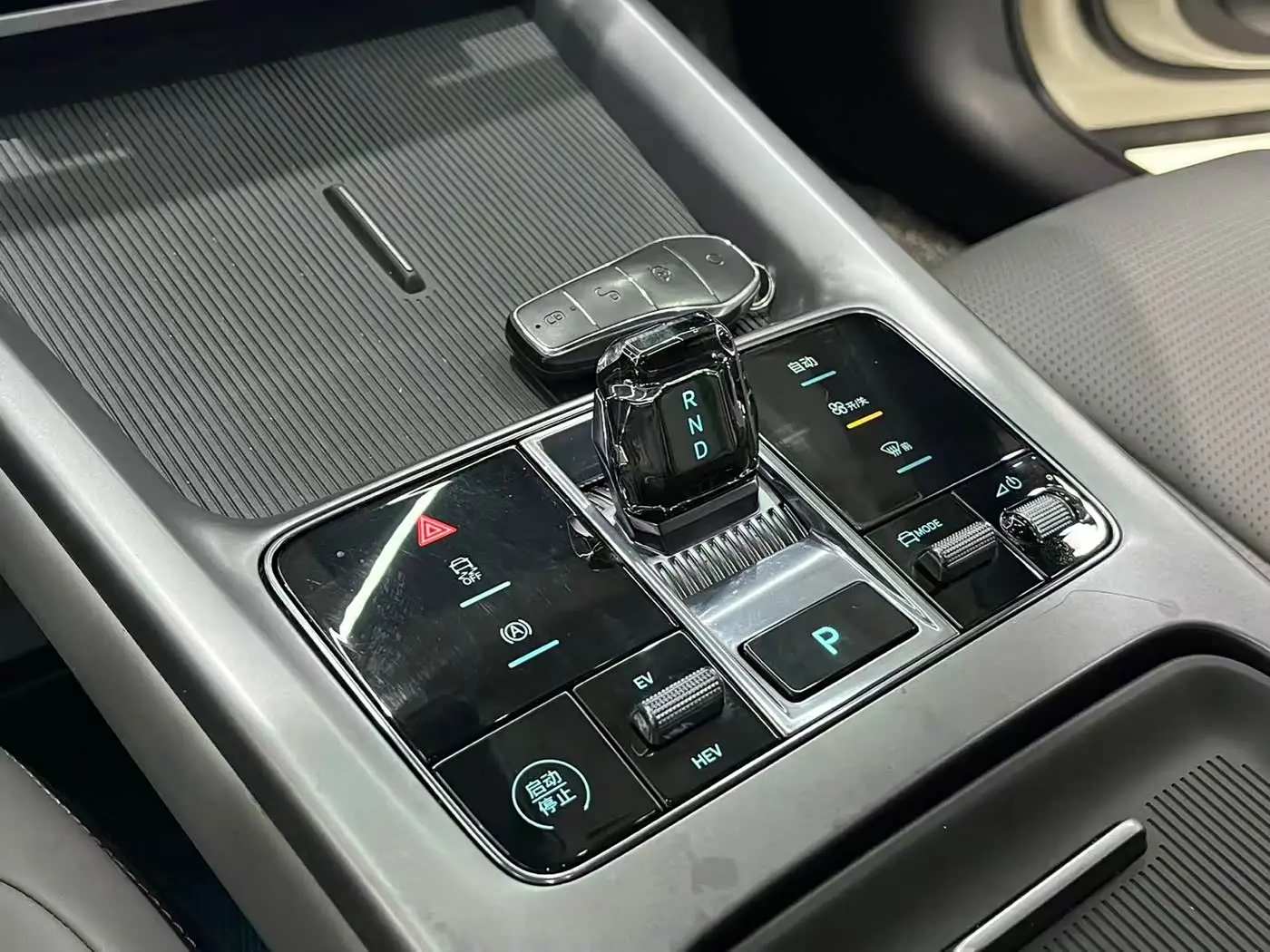 BYD Seal 07 DM-i 2024 — Фото 15/20