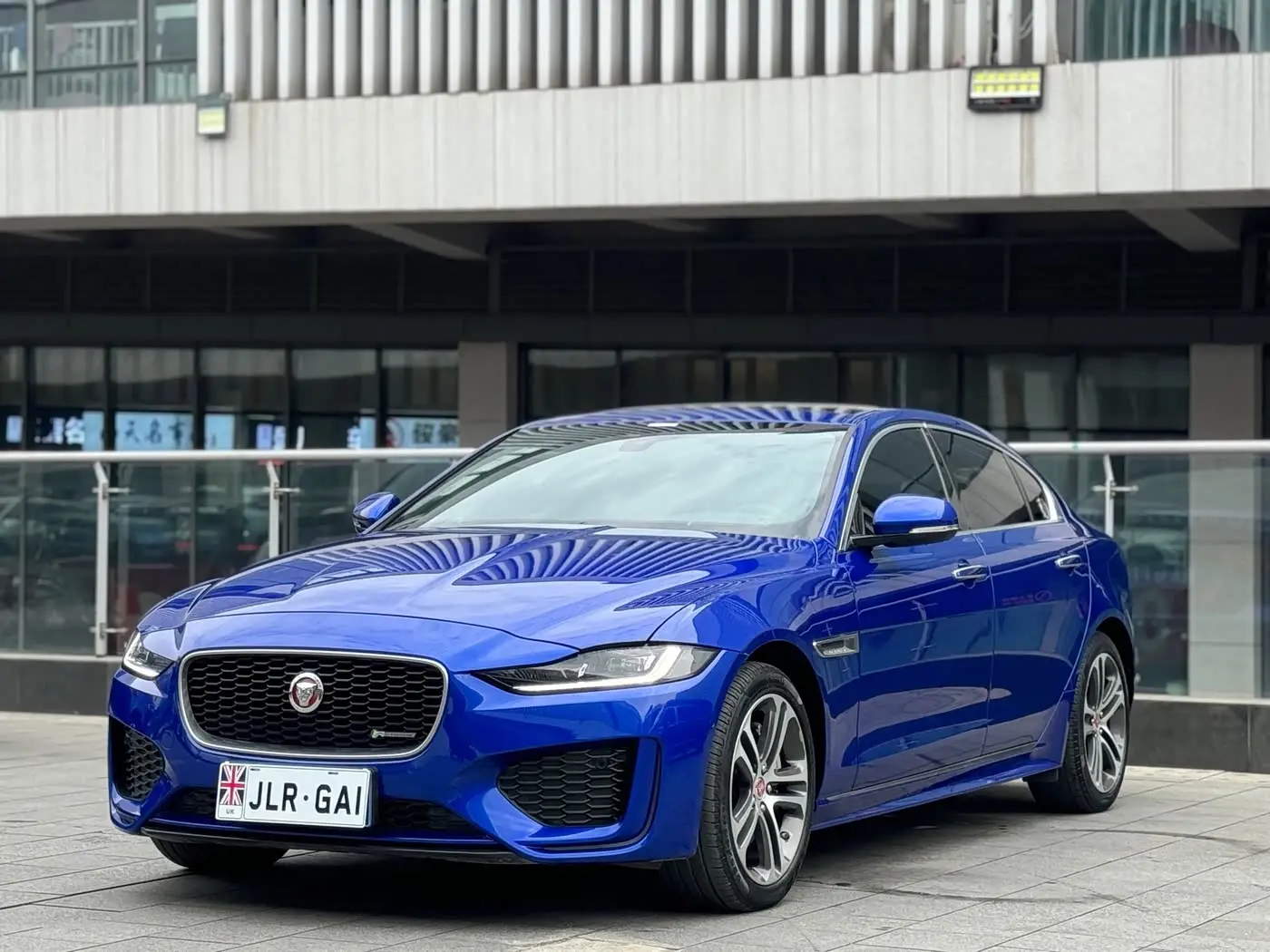 Jaguar XEL 2020 — Фото 1/19
