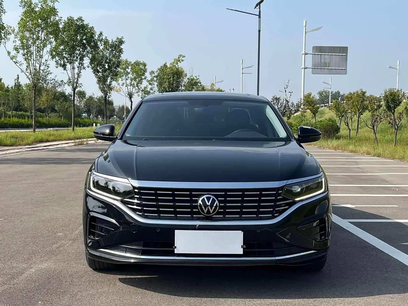 Volkswagen Passat 2023 — Фото 2/20